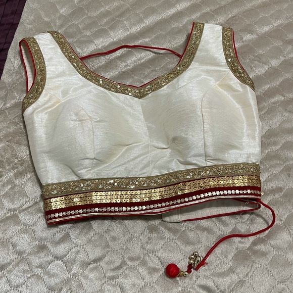 Red and white lehenga - Picture 3 of 6